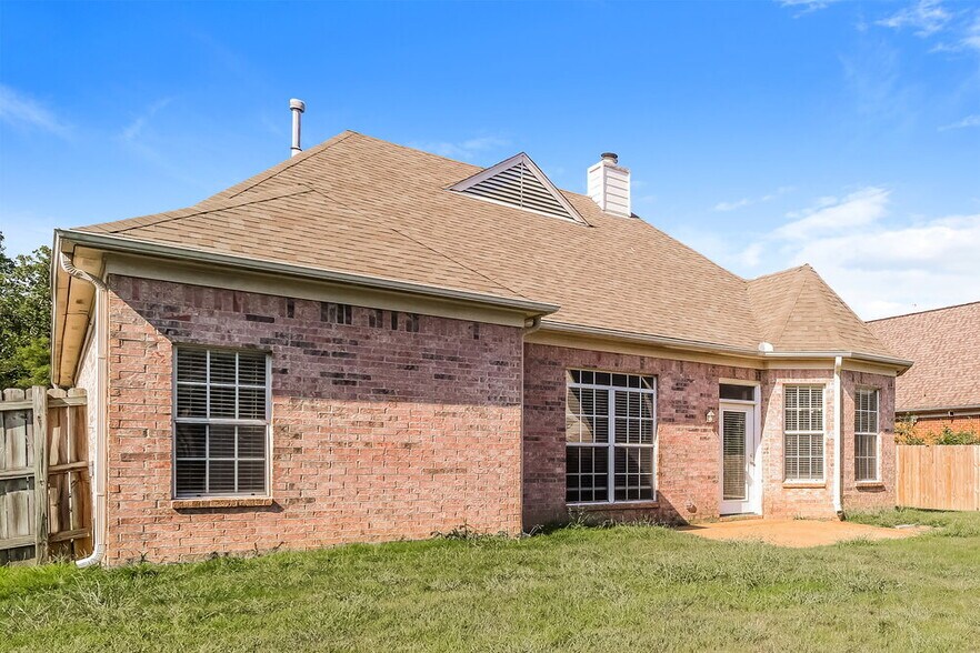 Building Photo - 8167 White Wing Cove W