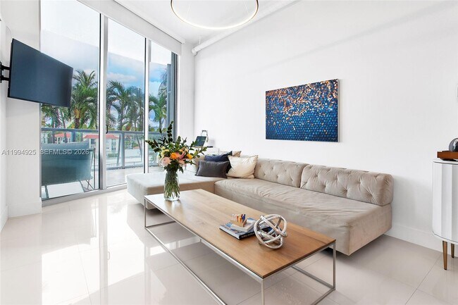 Building Photo - 3029 NE 188th St