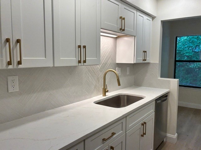 Completely renovated kitchen with quartz countertops - 2206 Huntingdon Chase