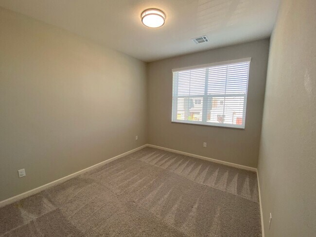 Building Photo - Built 2022 Sparks Spanish Springs 4+ Bedro...