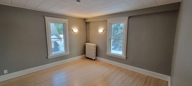 Building Photo - AVAILABLE NOW - 4 Bedroom with garage