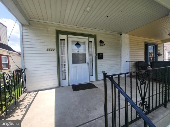 Building Photo - 1120 Roosevelt Dr