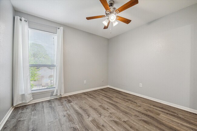 Building Photo - 2125 Augusta Dr