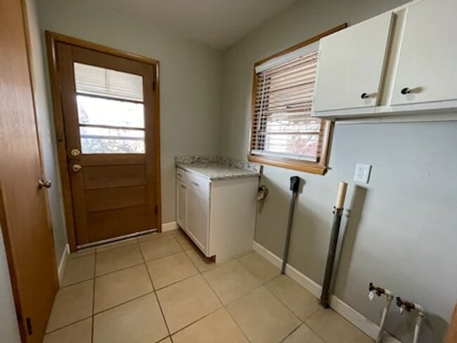 Building Photo - GREAT LOCATION!! Close to Mercy Hospital!