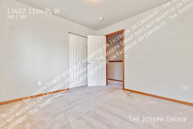 Building Photo - 13407 11th Pl W