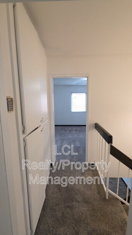 Building Photo - 1077 Santo Antonio Dr