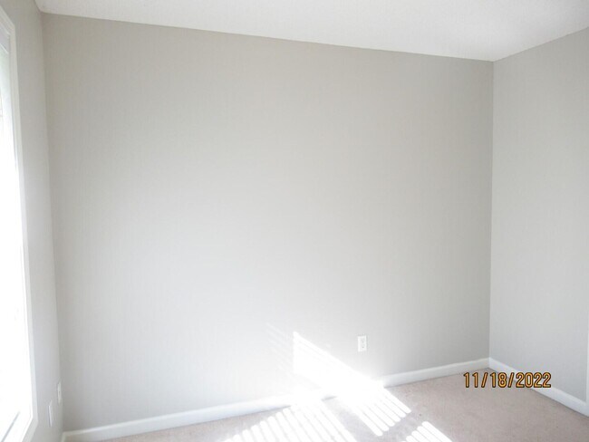 Building Photo - 3840 Oleander Dr