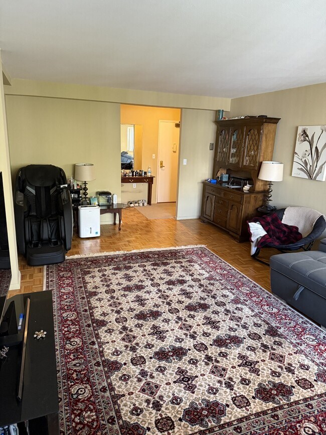 Building Photo - 893 Farmington Ave