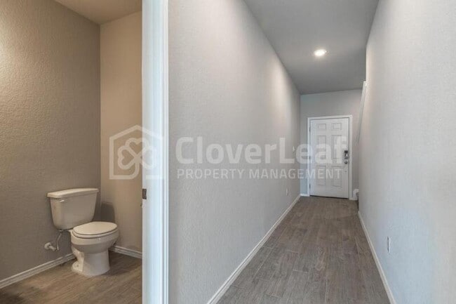 Building Photo - 2433 Ayers Dr