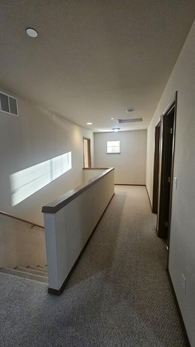 Building Photo - 1562 Packwood Ave