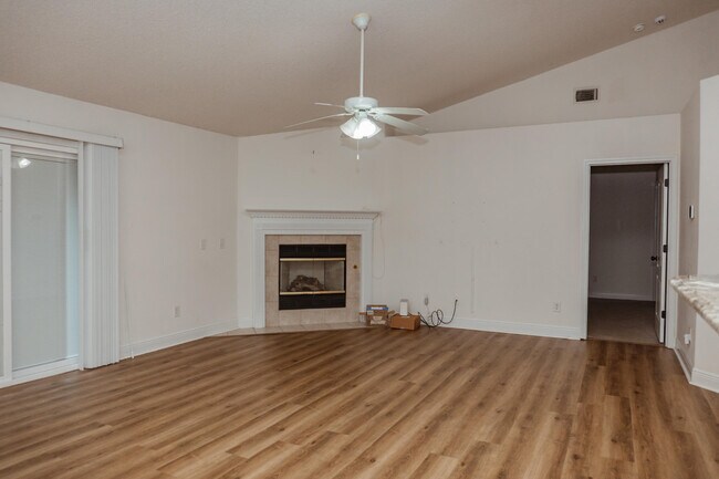 Building Photo - 641 Territory Ln