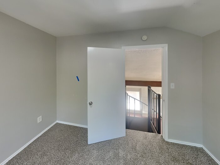 Building Photo - 942 Somercotes Ln