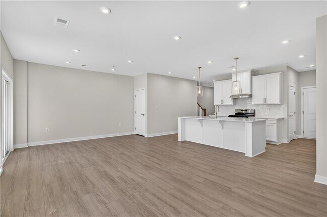 Building Photo - 325 Enchanted Ct