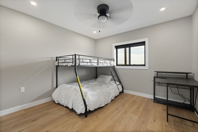 Building Photo - 4 BED | 2 BATH | BARNDOMINIUM | HOT SPRINGS | FURNISHED