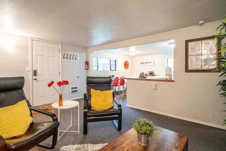 Building Photo - 323 N 46th St