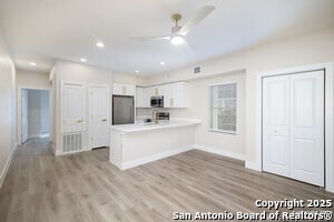 Building Photo - 1644 W Mistletoe Ave