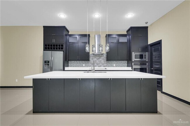 Building Photo - 19 Rice Ave