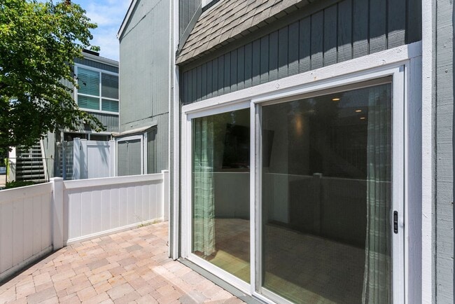 Building Photo - End-Unit Townhouse in Prime Newport Beach ...