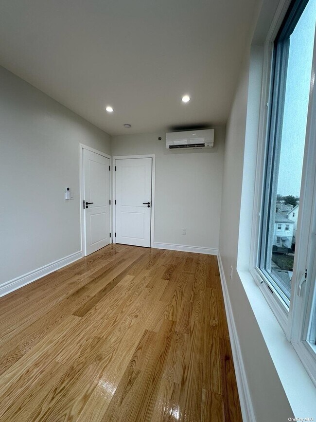 Building Photo - 101-07 91st St