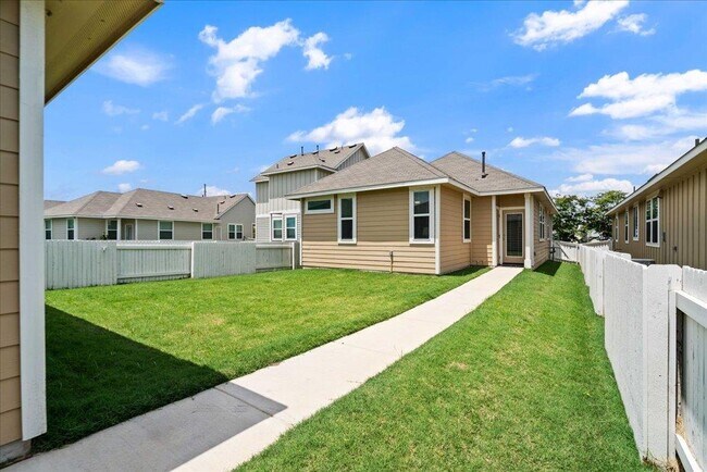 Building Photo - 330 Hortus Dr