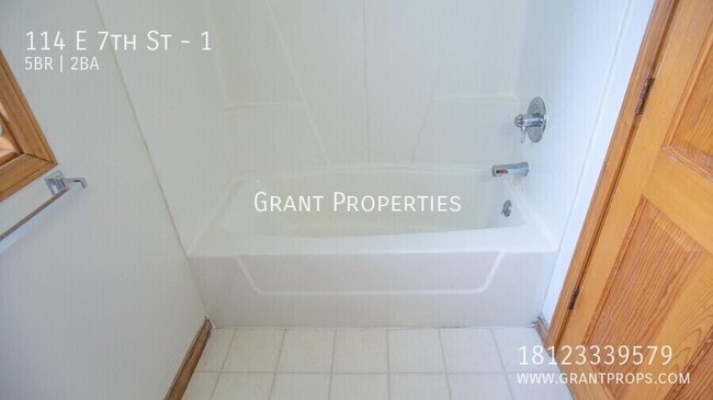 Building Photo - 114 E 7th St