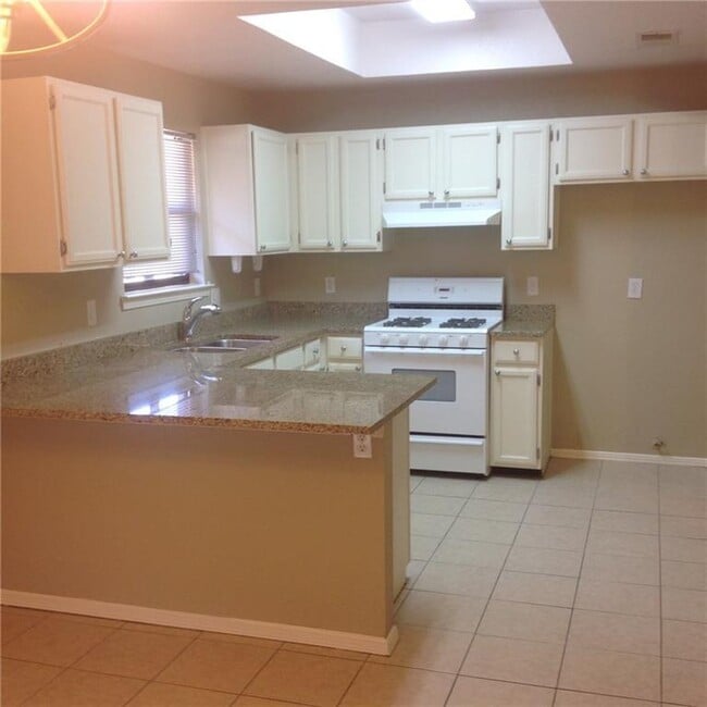 Building Photo - 7532 Le Conte Dr