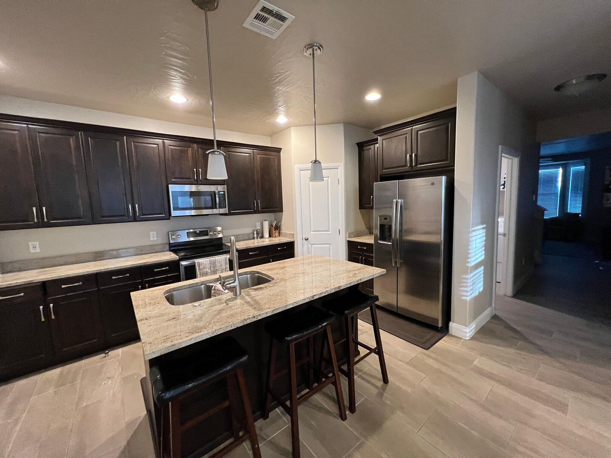 Building Photo - 1911 E Fiesta Ln