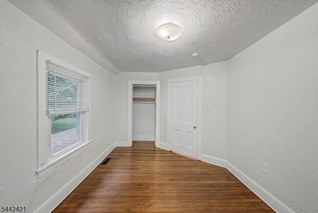Building Photo - 242 W Hanover Ave