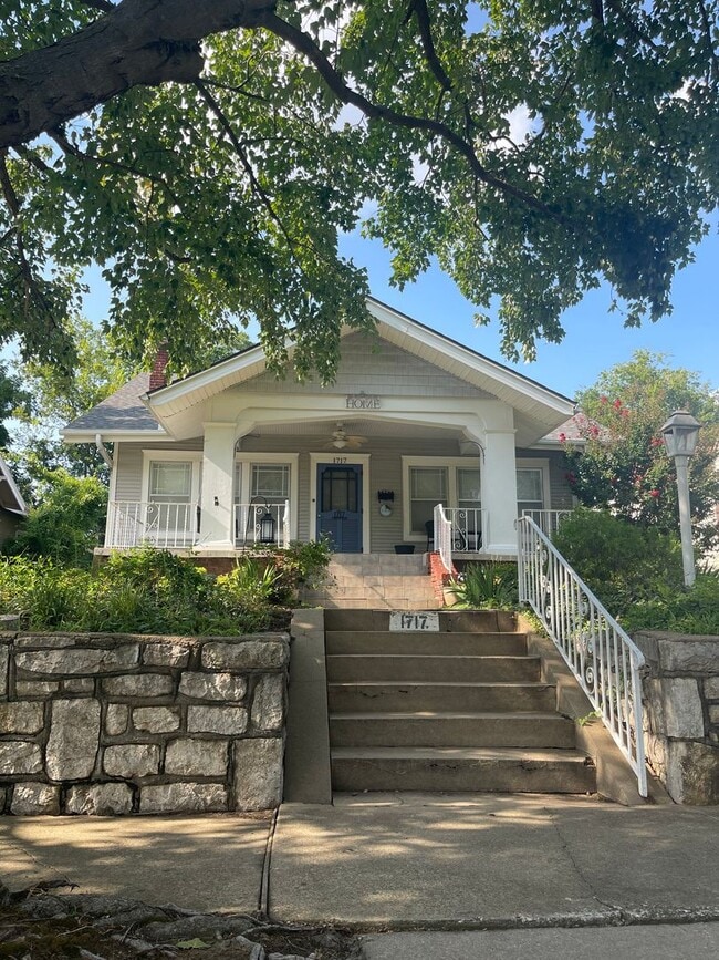 Building Photo - Absolutely stunning 1921 Craftsman style b...