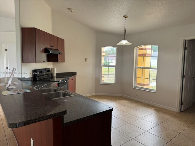 Building Photo - 13755 SW 48th Ct