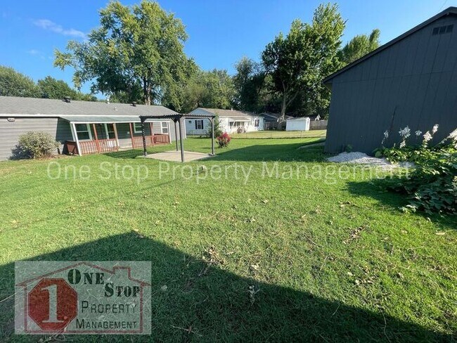 Building Photo - Beautiful 3 Bedroom 1 Bathroom Ranch Home ...
