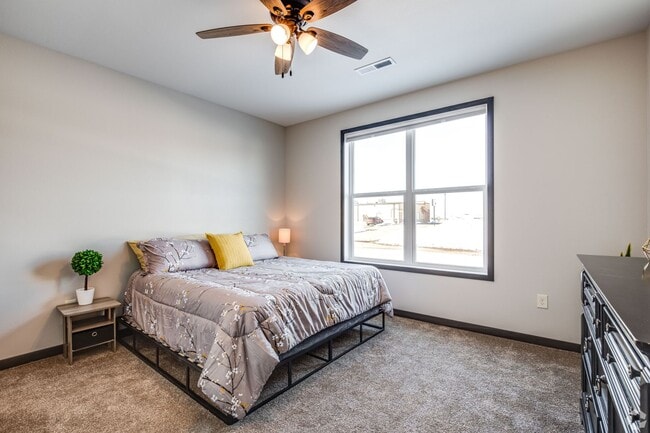 Building Photo - 1609 Doman Dr