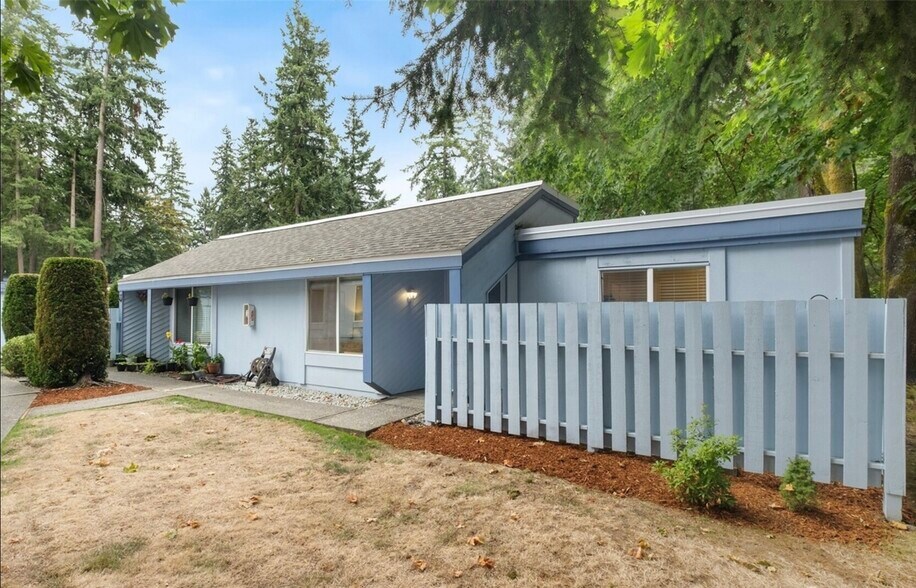 Building Photo - 4300 NE Sunset Blvd