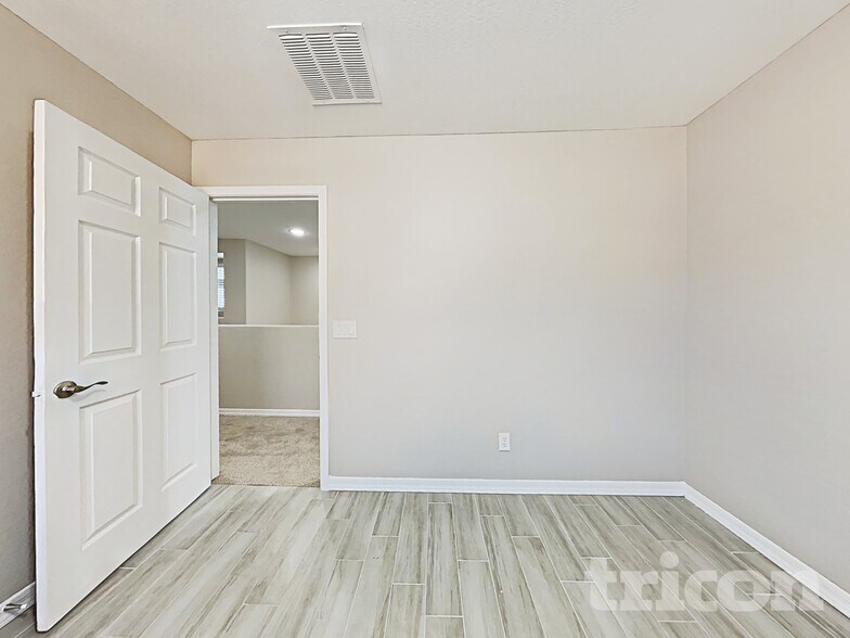 Building Photo - 819 W Dana Dr