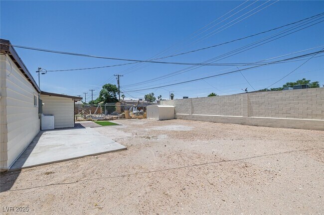 Building Photo - 1720 Eastwood Dr