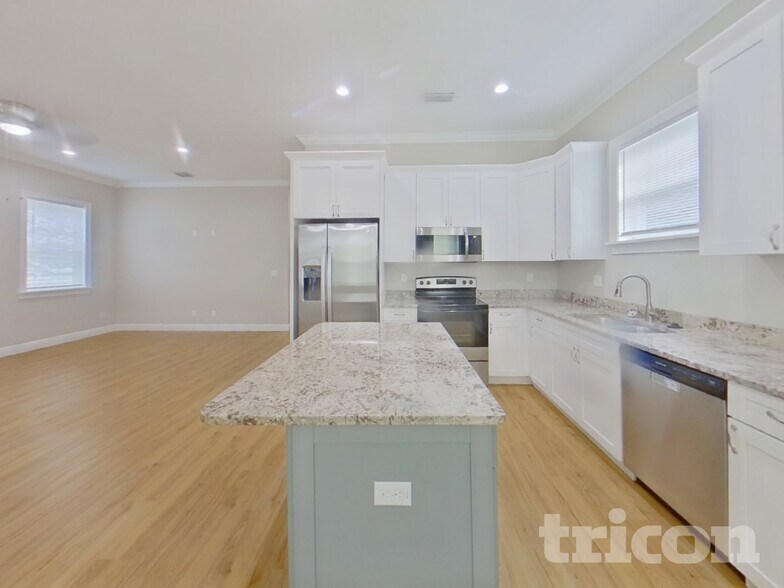 Building Photo - 7703 N Huntley Ave