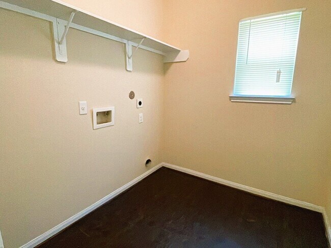 Building Photo - 8526 Homewood Ln