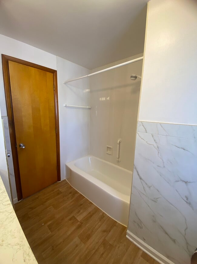 Building Photo - 809 Greenfield Dr