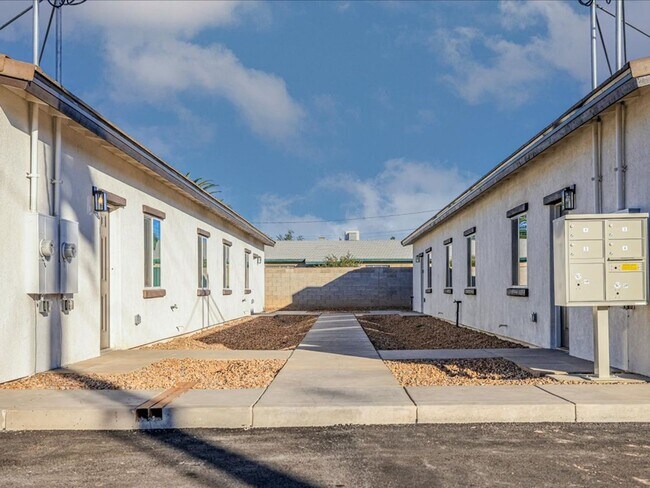 Building Photo - 1603 S Van Buren Ave
