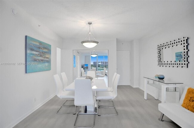 Building Photo - 3000 S Ocean Dr