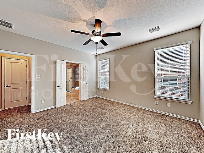 Building Photo - 16045 Crosslake Ct