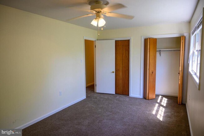Building Photo - 948 Homeland Dr