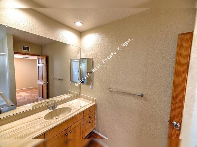 Building Photo - 4741 Calle Elegante