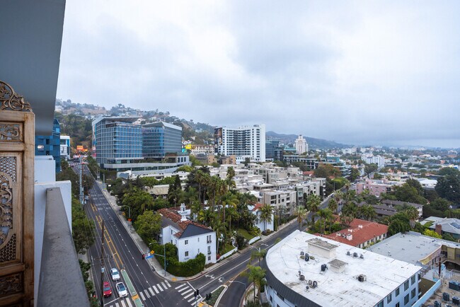 Building Photo - 1155 N La Cienega Blvd