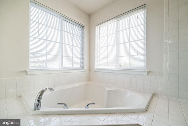 Building Photo - 215 Kemper Ct