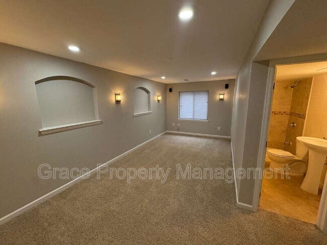 Building Photo - 12247 Crabapple St
