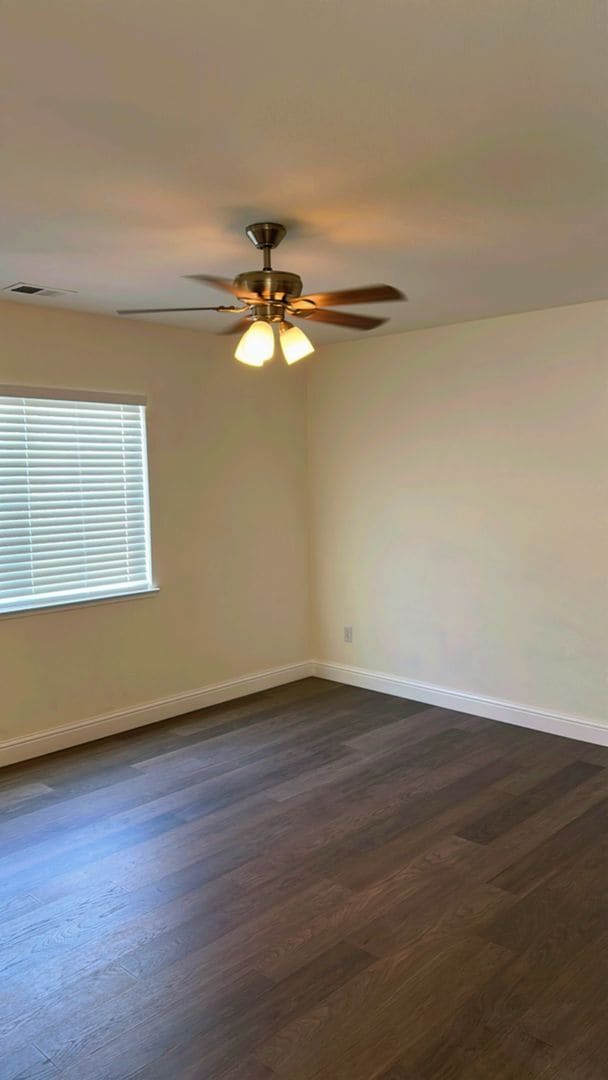 Building Photo - 2 Bedroom 2 Bathroom located in Redbridge