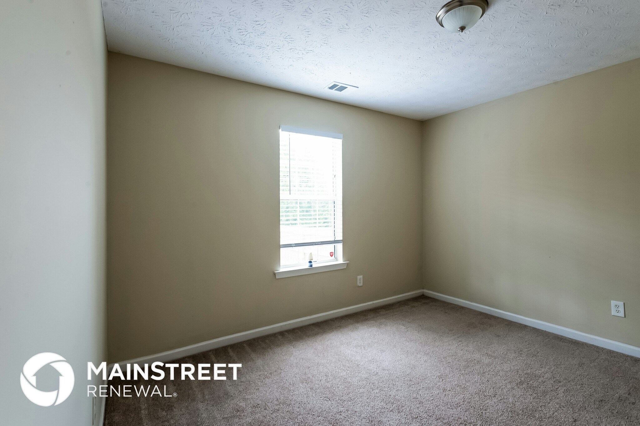 Building Photo - 10576 Day Lily Dr