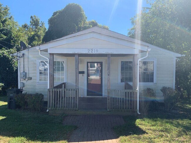 Building Photo - 2219 Poplar St