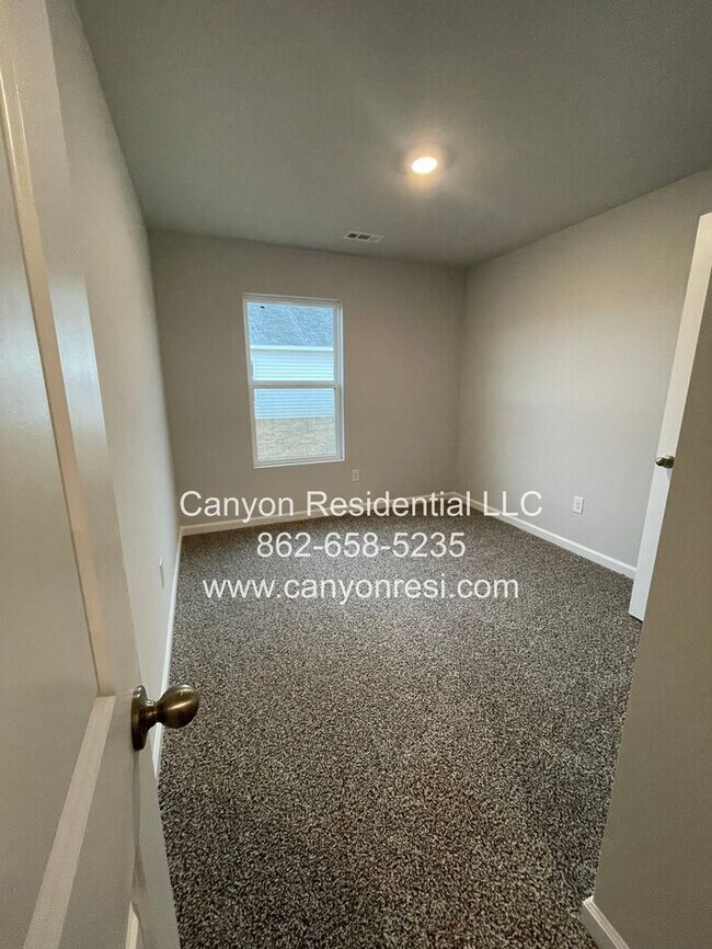 Building Photo - 122 Syd Rd